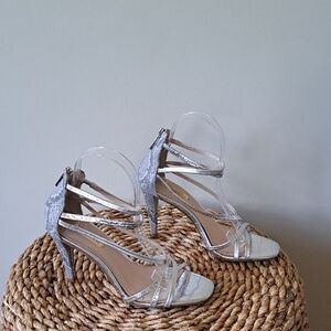 Loise et Cie Womens Kreeli Metallic Silver Alligator/Snakeskin Sandal Heels‎ S-7